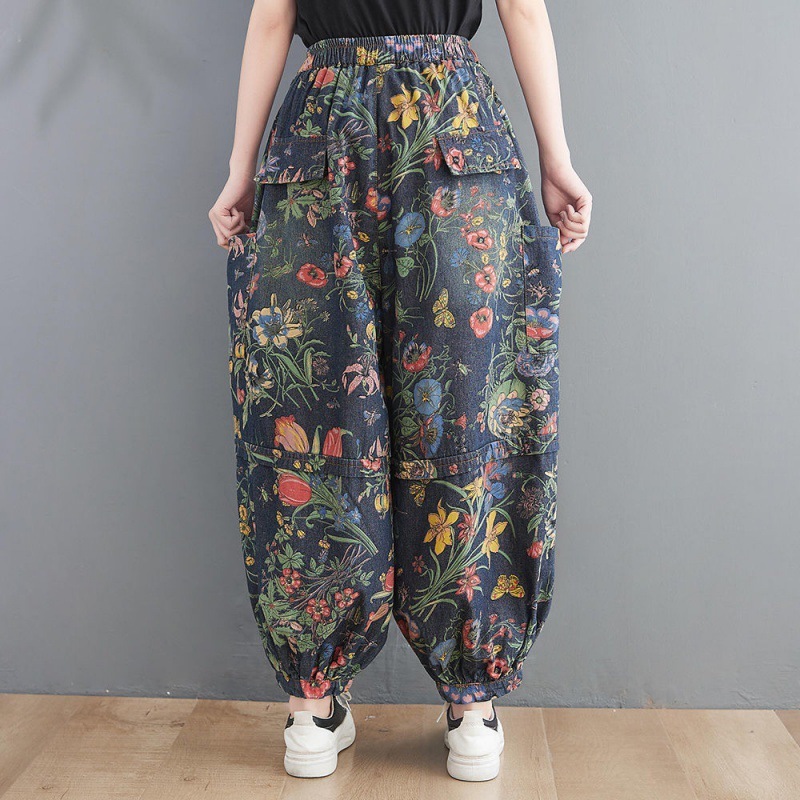 Women’s Age Reduction Floral Loose Jeans